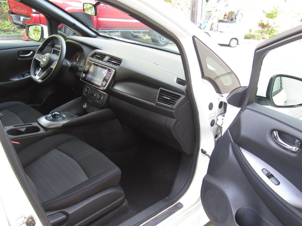 Used 2025 Nissan Leaf S FWD image 16