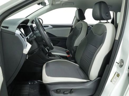 New 2025 Volkswagen Taos SE image 27