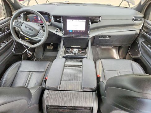 Used 2024 Jeep Wagoneer L Series III w/ Flexible Seating Group AWD/4WD image 7