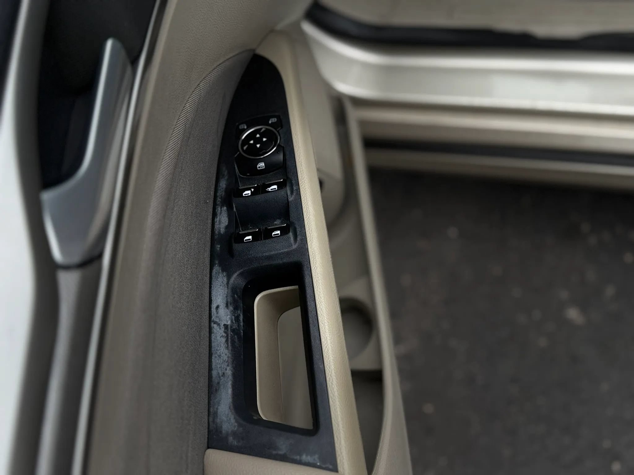 Used 2018 Ford Fusion SE FWD image 28