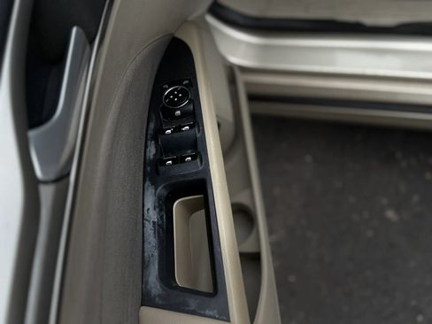 Used 2018 Ford Fusion SE FWD image 28