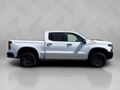 Used 2023 Chevrolet Silverado 1500 ZR2 w/ Technology Package AWD/4WD image 4