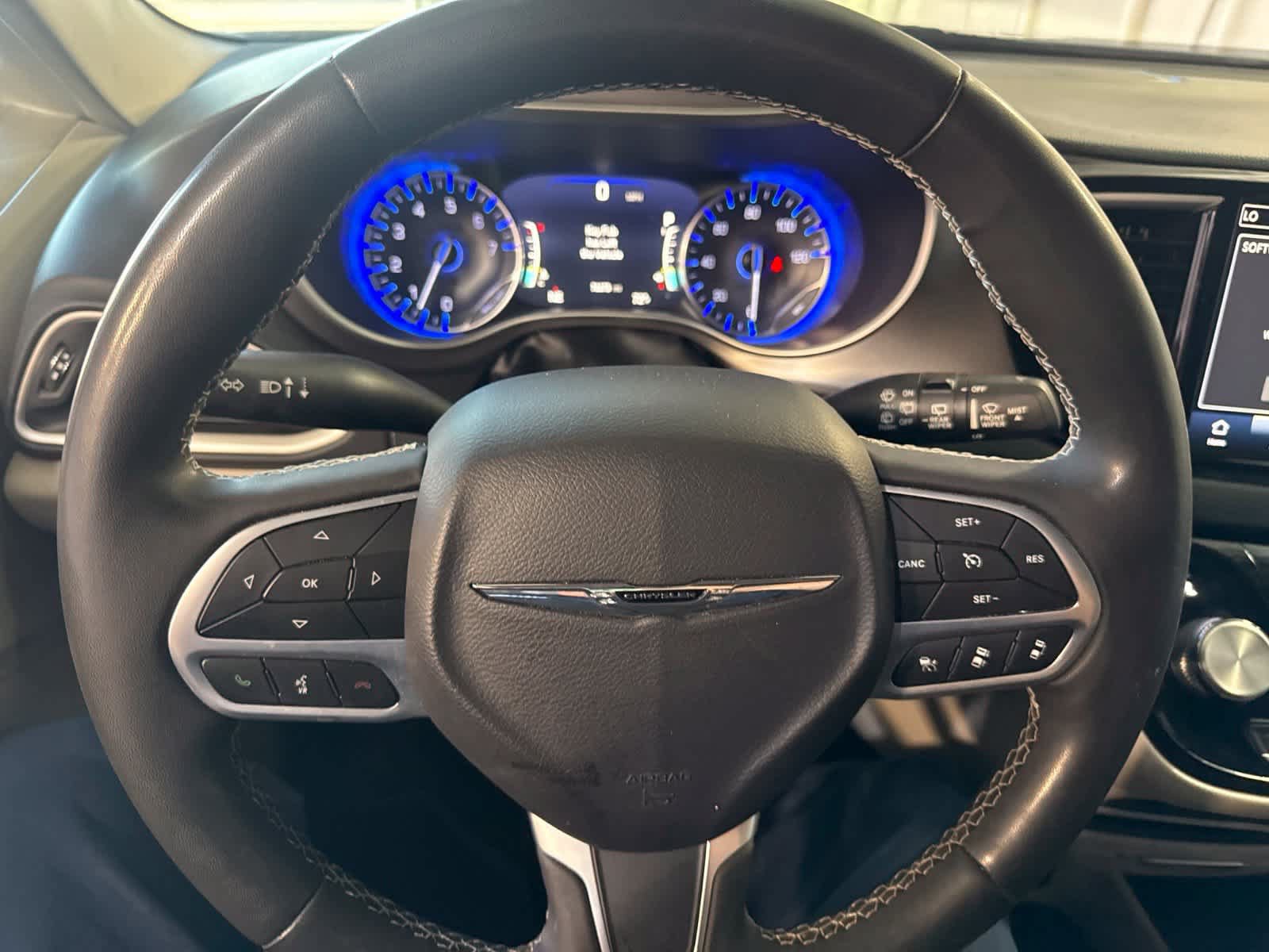 Used 2023 Chrysler Pacifica Touring-L FWD image 23