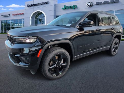 New 2025 Jeep Grand Cherokee Altitude image 4