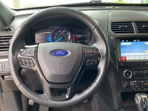 Used 2018 Ford Explorer XLT w/ Equipment Group 202A AWD/4WD image 42