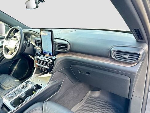 Certified 2021 Ford Explorer Platinum w/ Equipment Group 601A image 33