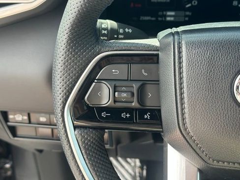 Used 2024 Toyota Sequoia Platinum AWD/4WD image 4