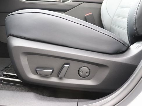 New 2025 Mitsubishi Outlander SE image 25