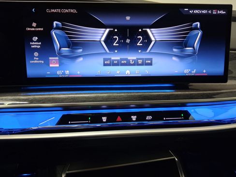 Used 2023 BMW 760i xDrive AWD/4WD image 25