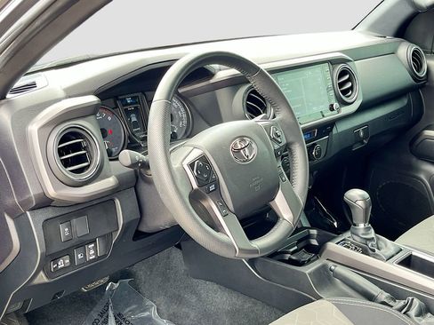 Used 2022 Toyota Tacoma TRD Sport w/ Technology Package AWD/4WD image 9