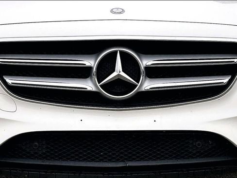 Used 2017 Mercedes-Benz E 400 4MATIC Wagon image 28