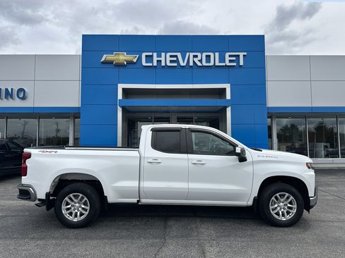 Certified 2022 Chevrolet Silverado 1500 LT AWD/4WD image 1