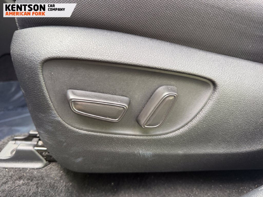 Used 2025 Toyota Highlander LE AWD/4WD image 29