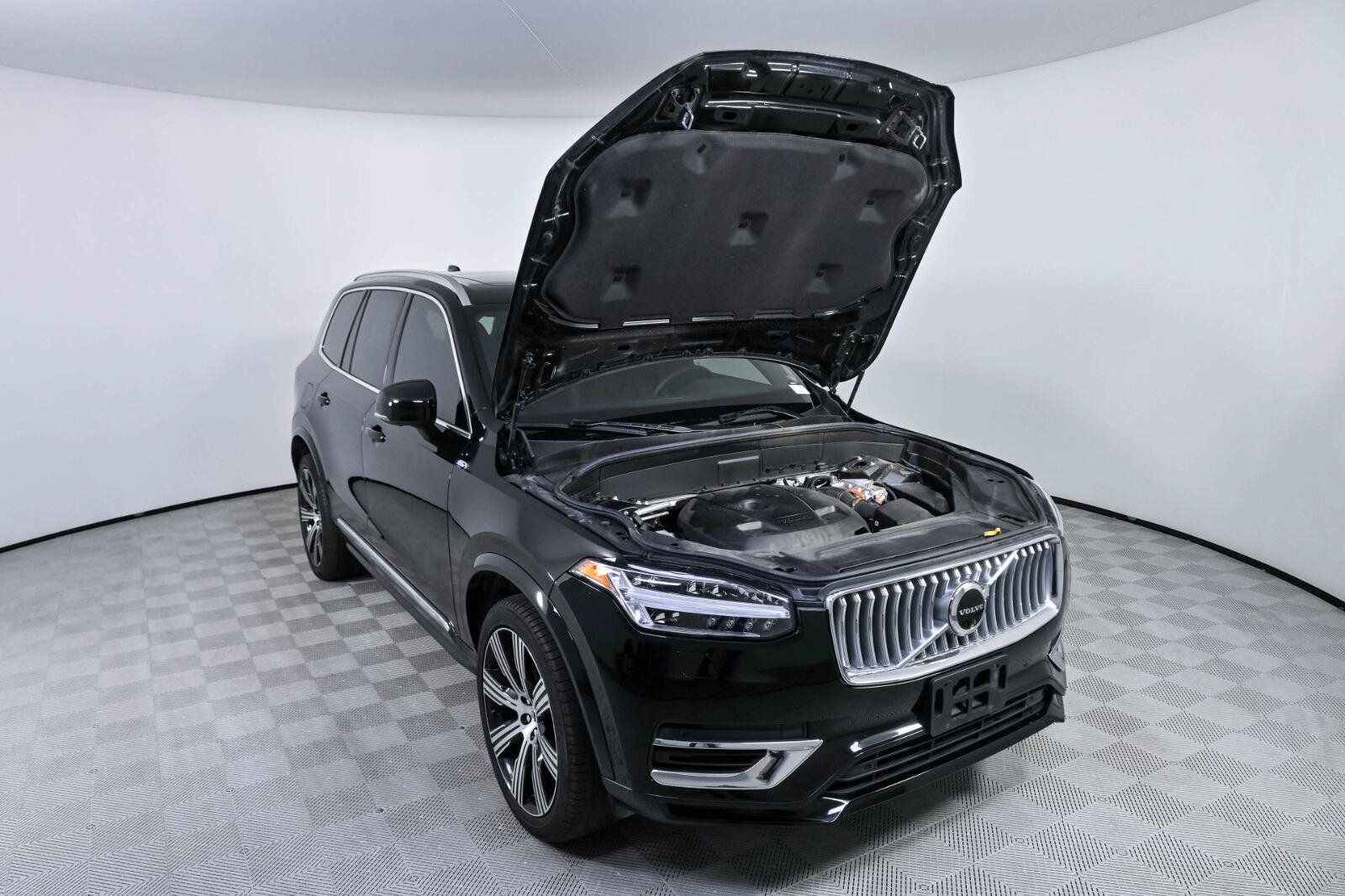 Certified 2024 Volvo XC90 T8 Plus w/ Protection Package Premier AWD/4WD image 33