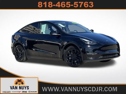 Used 2022 Tesla Model Y Long Range image 1