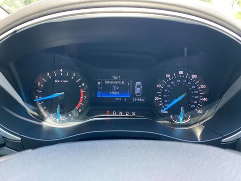 Used 2015 Ford Fusion SE FWD image 14