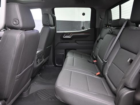 Used 2025 Chevrolet Silverado 1500 LT Trail Boss w/ Convenience Package II AWD/4WD image 12