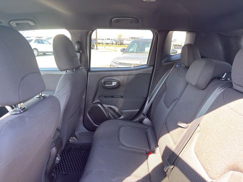 Used 2021 Jeep Renegade Latitude AWD/4WD image 32