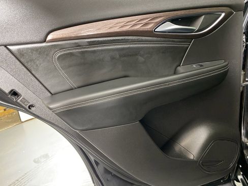 Used 2021 Buick Envision Avenir w/ Technology Package II image 24