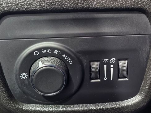 Used 2023 Jeep Grand Cherokee Altitude AWD/4WD image 27