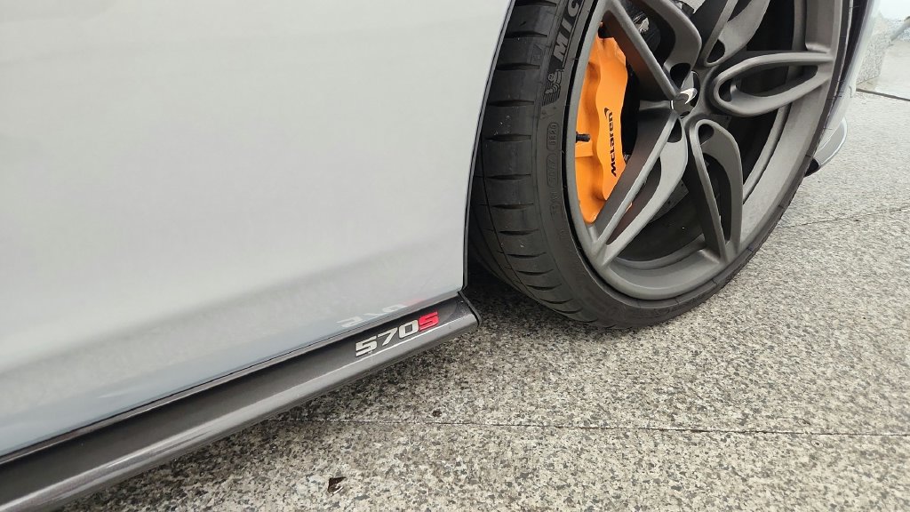 Used 2019 McLaren 570S Spider RWD image 25