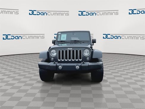 Used 2016 Jeep Wrangler Unlimited Sahara w/ Connectivity Group image 4