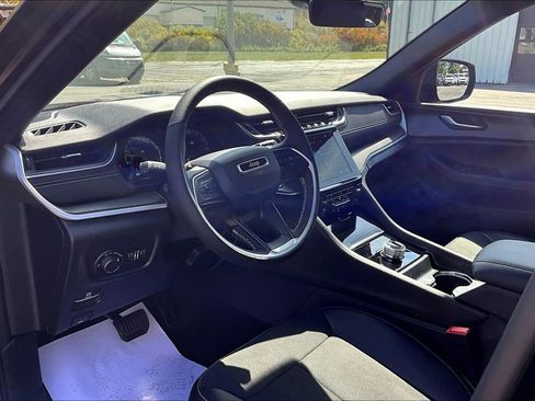 New 2025 Jeep Grand Cherokee Altitude image 6