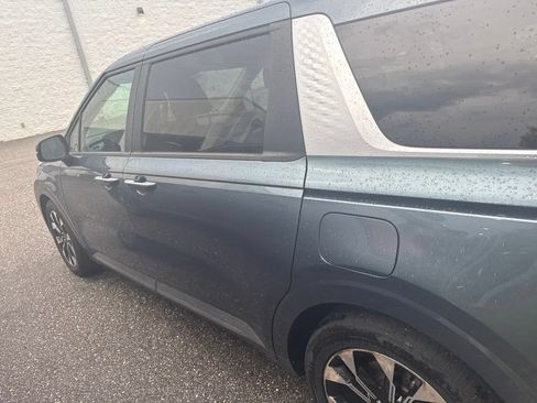 Used 2022 Kia Carnival EX FWD image 13