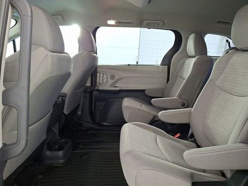 Certified 2024 Toyota Sienna LE image 10
