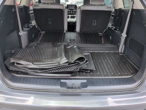 Used 2021 Toyota Highlander XLE AWD/4WD image 23