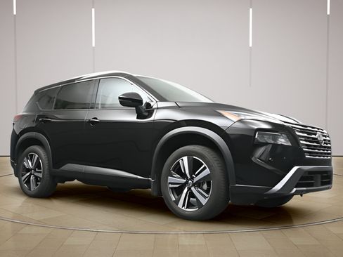 Certified 2025 Nissan Rogue SL w/ SL Premium Package FWD image 25