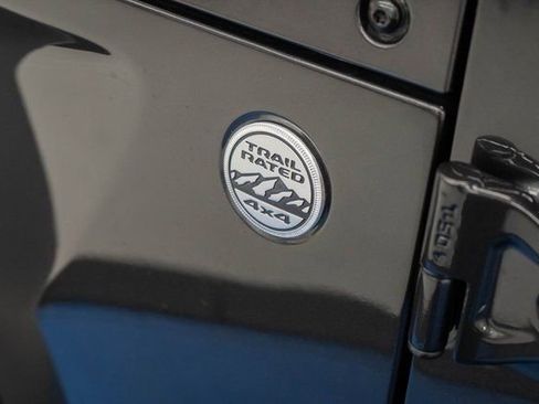 Used 2020 Jeep Gladiator Sport image 10