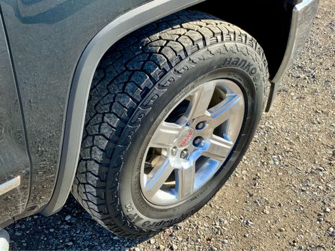 Used 2018 GMC Sierra 1500 SLT w/ SLT Preferred Package image 16