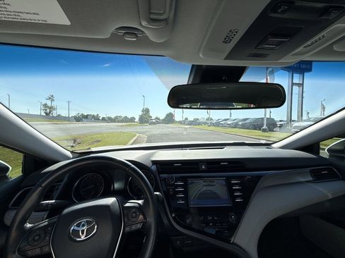 Used 2019 Toyota Camry SE FWD image 27