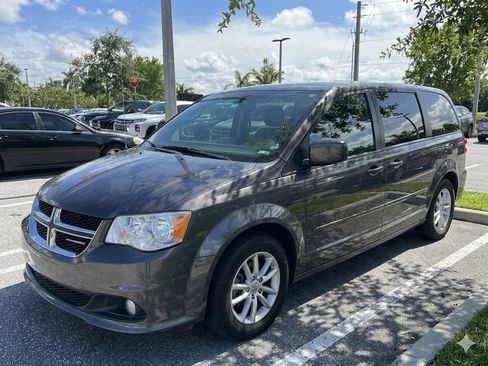 Used 2020 Dodge Grand Caravan SXT FWD image 1