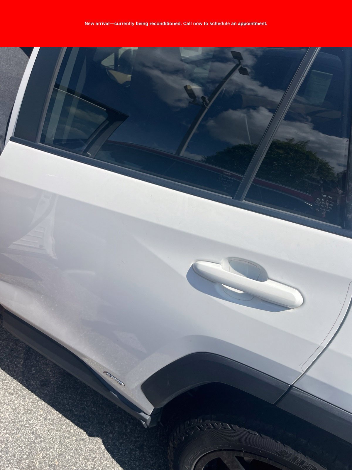 Used 2019 Toyota RAV4 LE AWD/4WD image 1