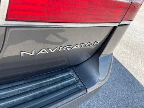 Used 2012 Lincoln Navigator 4WD image 11
