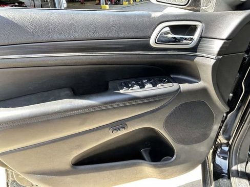 Used 2019 Jeep Grand Cherokee Limited w/ Trailer Tow Group IV image 12