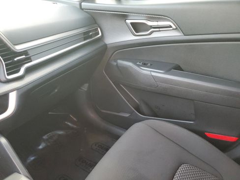 Certified 2025 Kia Sportage LX AWD/4WD image 22