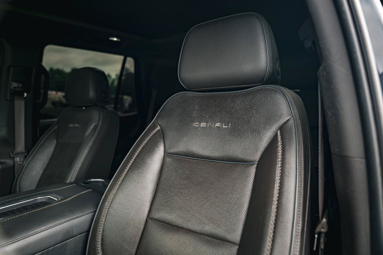 Used 2021 GMC Yukon Denali w/ Denali Premium Package AWD/4WD image 22