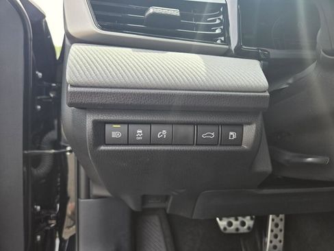 Used 2025 Toyota Camry SE image 12