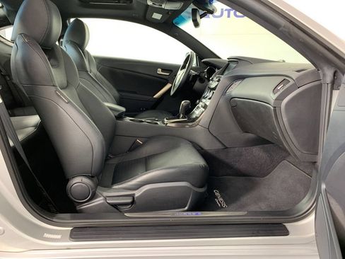 Used 2016 Hyundai Genesis Coupe 3.8 RWD image 29