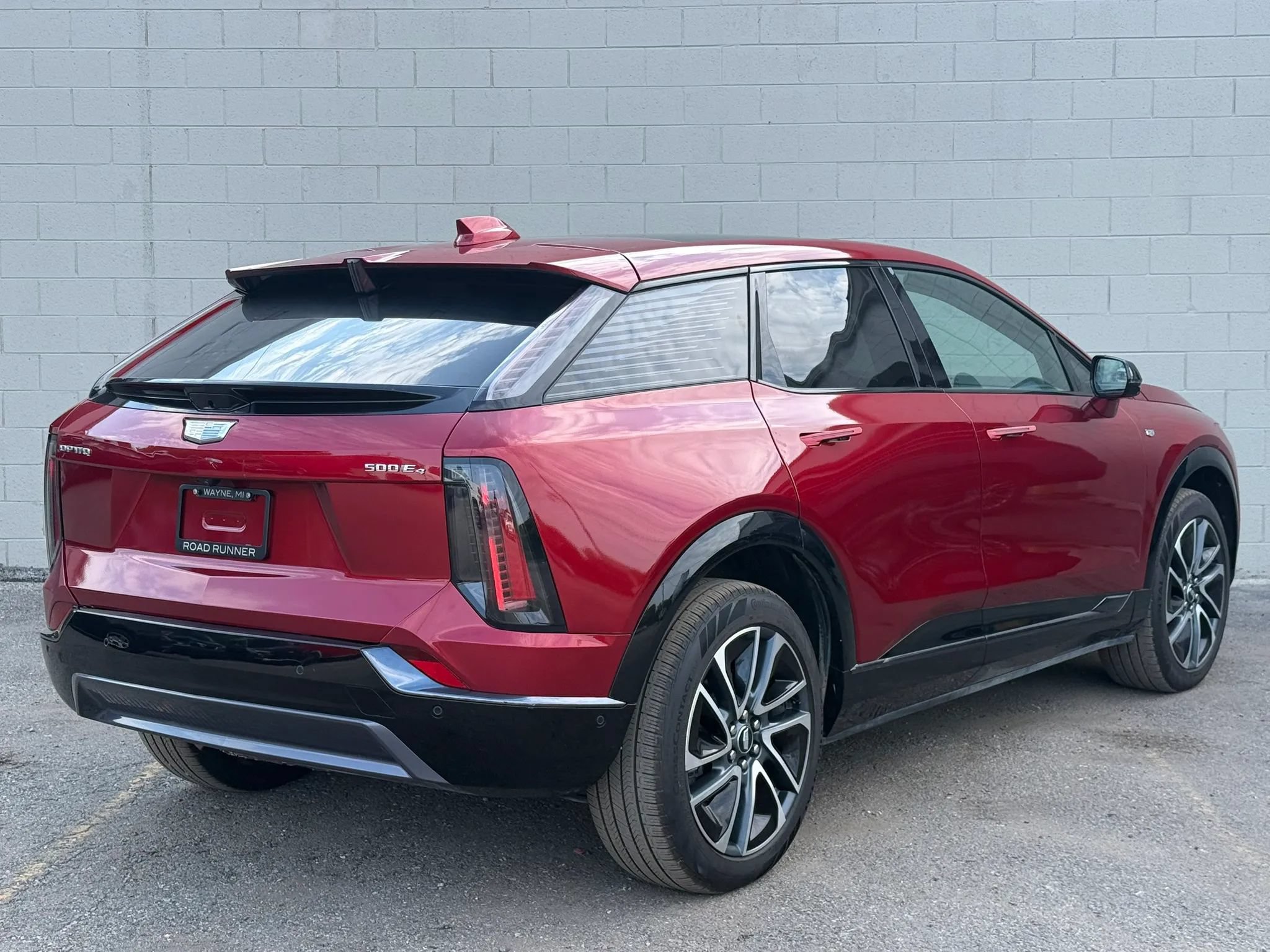 Used 2025 Cadillac Optiq Sport 2 w/ LPO, Floor Liner Package AWD/4WD image 10