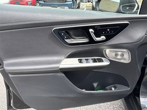 Used 2024 Mercedes-Benz GLC 300 4MATIC image 10