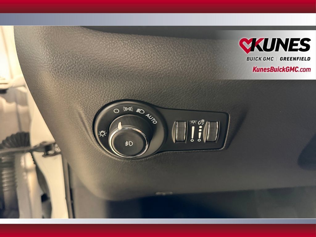 Used 2024 Jeep Compass Latitude AWD/4WD image 19