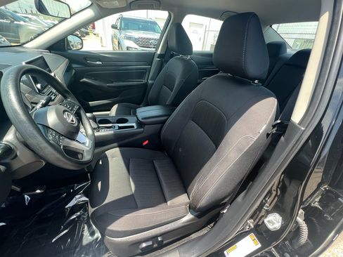 Used 2025 Nissan Altima 2.5 SV FWD image 14