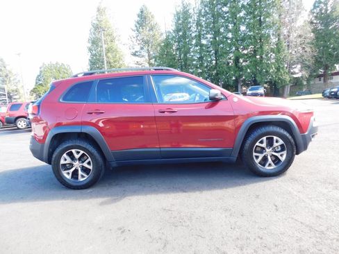 Used 2017 Jeep Cherokee Trailhawk image 23