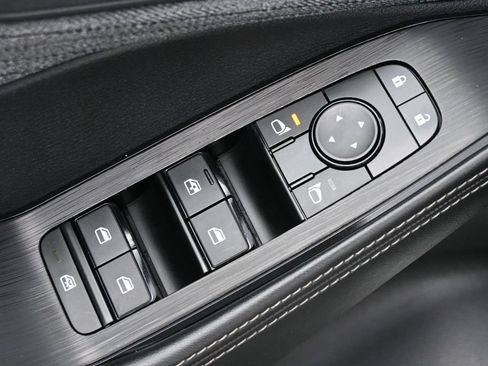 Used 2023 Nissan Rogue SV FWD image 4