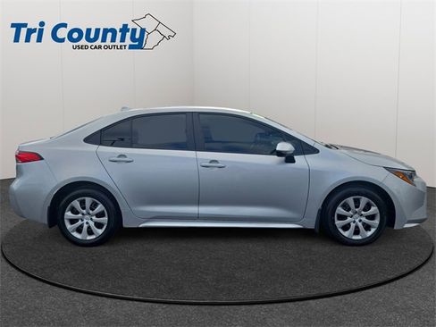 Certified 2025 Toyota Corolla LE image 9