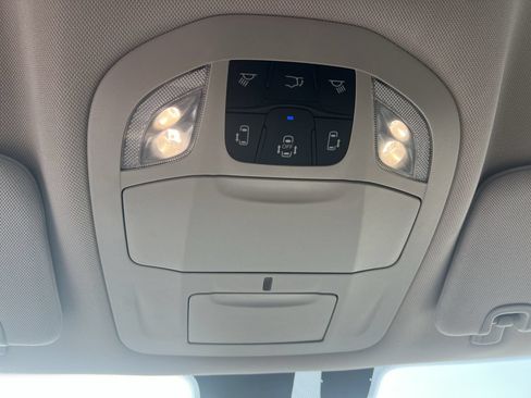 Used 2022 Chrysler Voyager LX FWD image 28